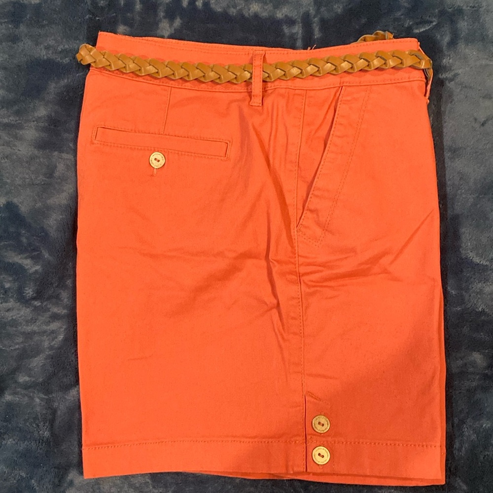 Never worn shorts size (6)